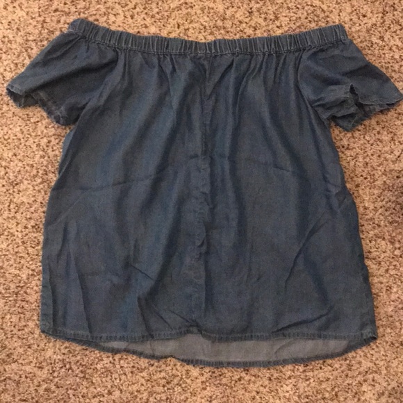 Francesca’s denim off the shoulder top - Picture 3 of 4